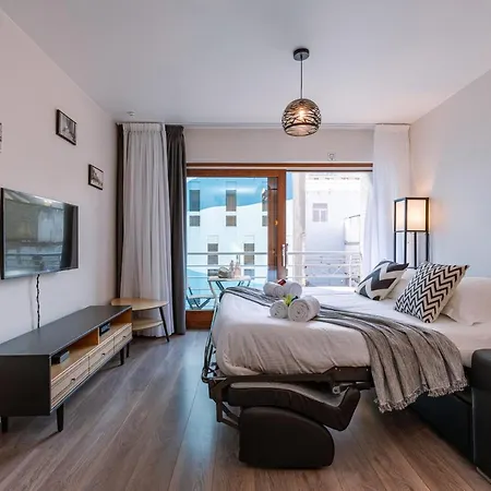 Completely Renovated Studio Located In Apartment